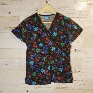 Scrub‎ HQ black floral scrub top